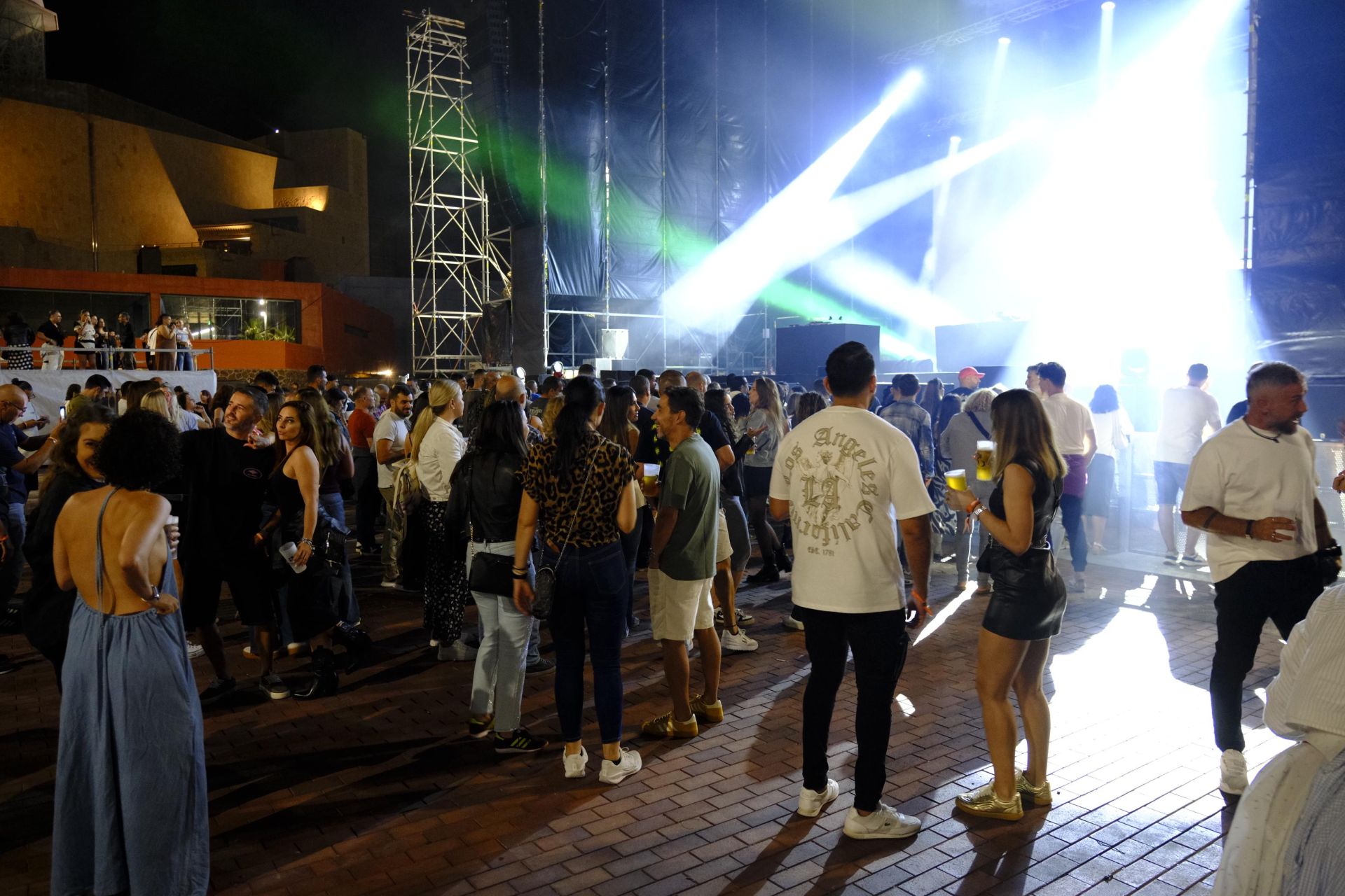 La plaza de la Música coge color antes de la actuación de Craig David