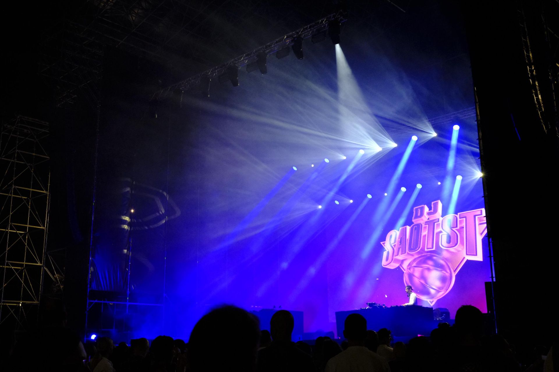 La plaza de la Música coge color antes de la actuación de Craig David