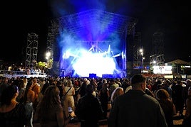 La plaza de la Música coge color antes de la actuación de Craig David