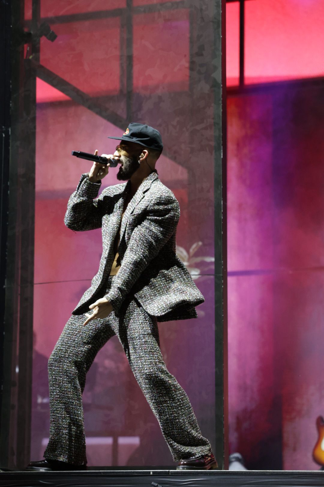 Manuel Turizo llena de canciones y bailes el recinto ferial de Las Palmas de Gran Canaria