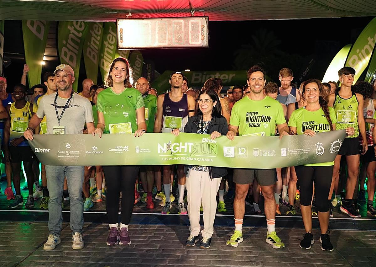 Imagen secundaria 1 - Arriba, el podio del 10K femenino. Abajo a la izquierda, imagen de las autoridades y a la derecha, llegada del ganador del 10k masculino.