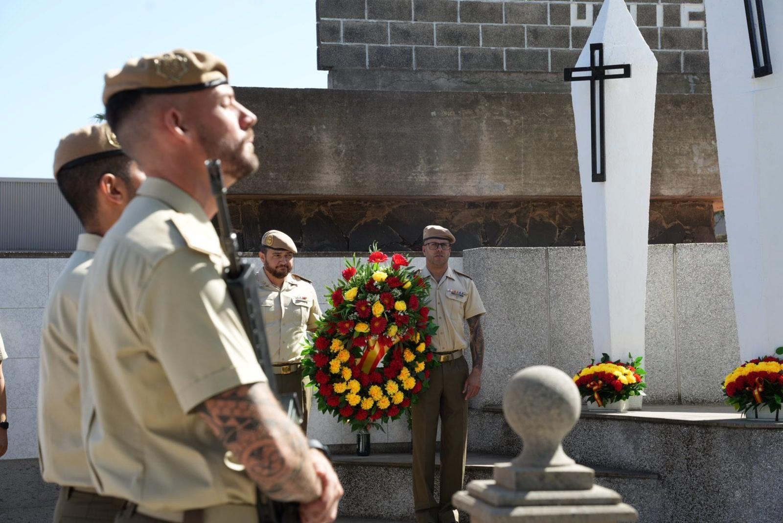 Emotivo acto de homenaje a los caídos por España