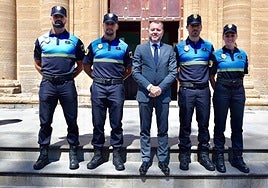 Teodoro Sosa, alcalde de Gáldar, en una toma de posesión de agentes de la Policía Local.