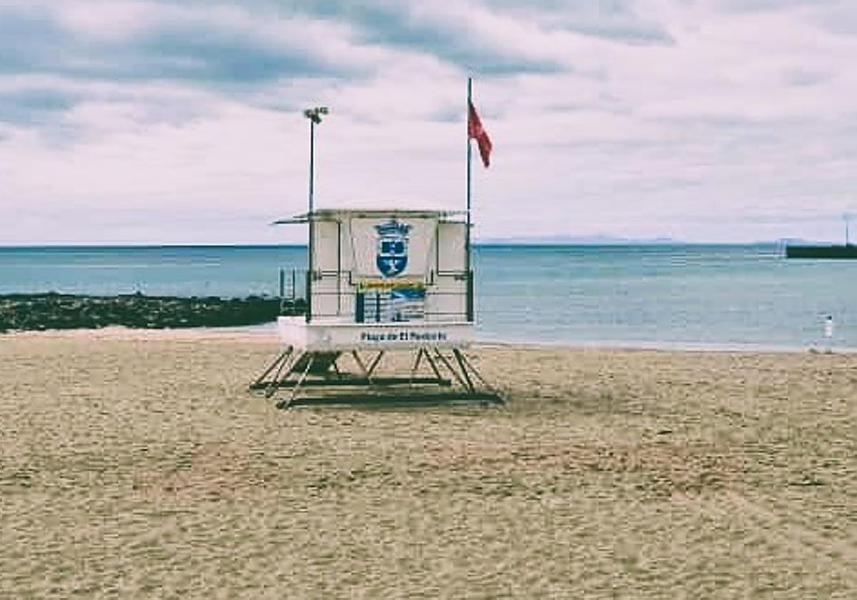 Bandera roja colocada de nuevo este martes en El Reducto.