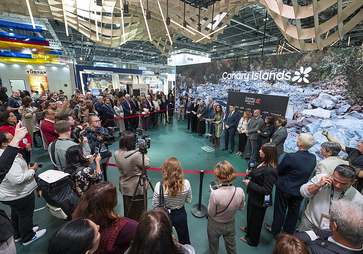 Inauguración del Pabellón de Canarias en la World Travel Market 2025, este martes en Londres.