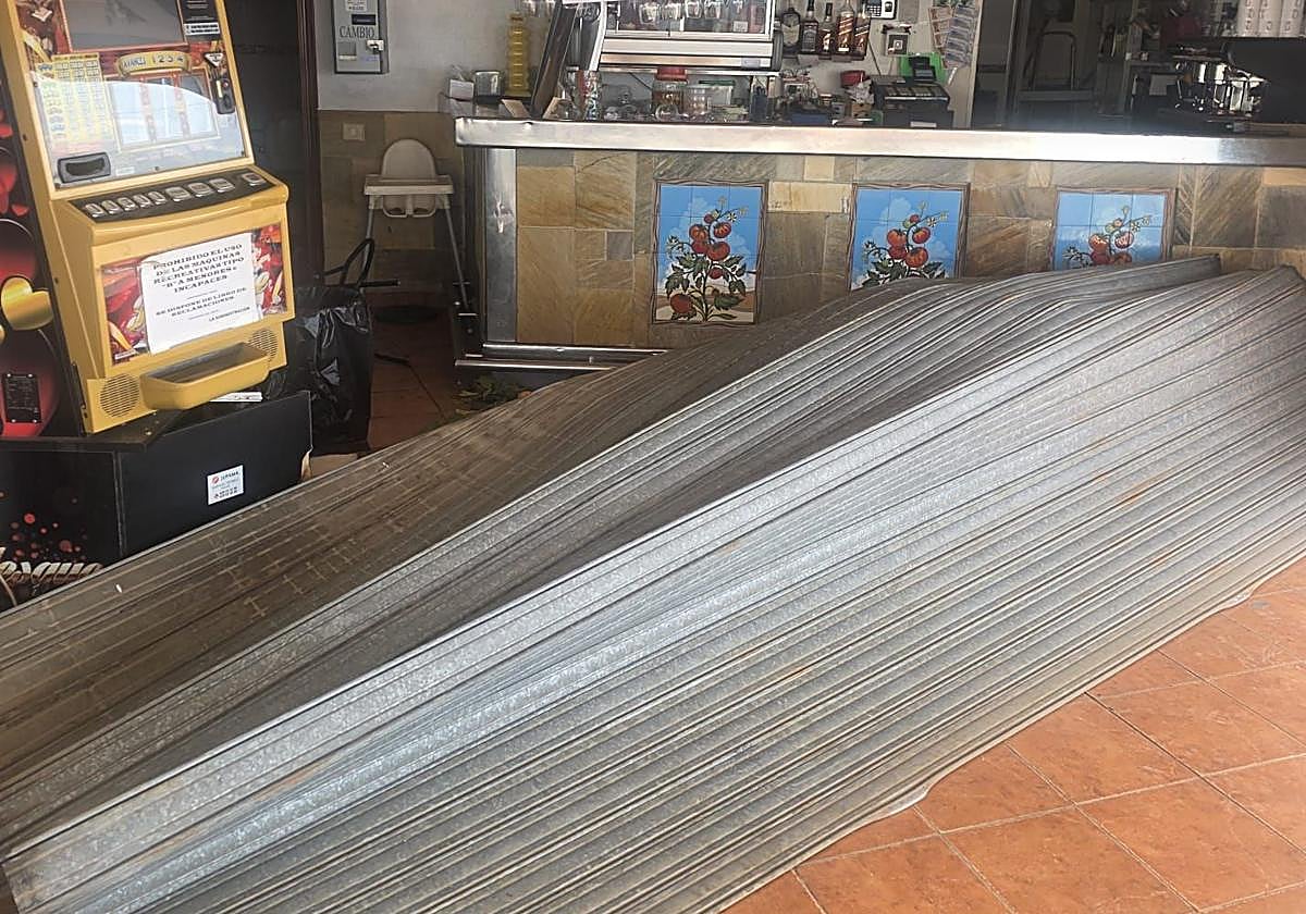 Así quedó el bar tras el incidente.