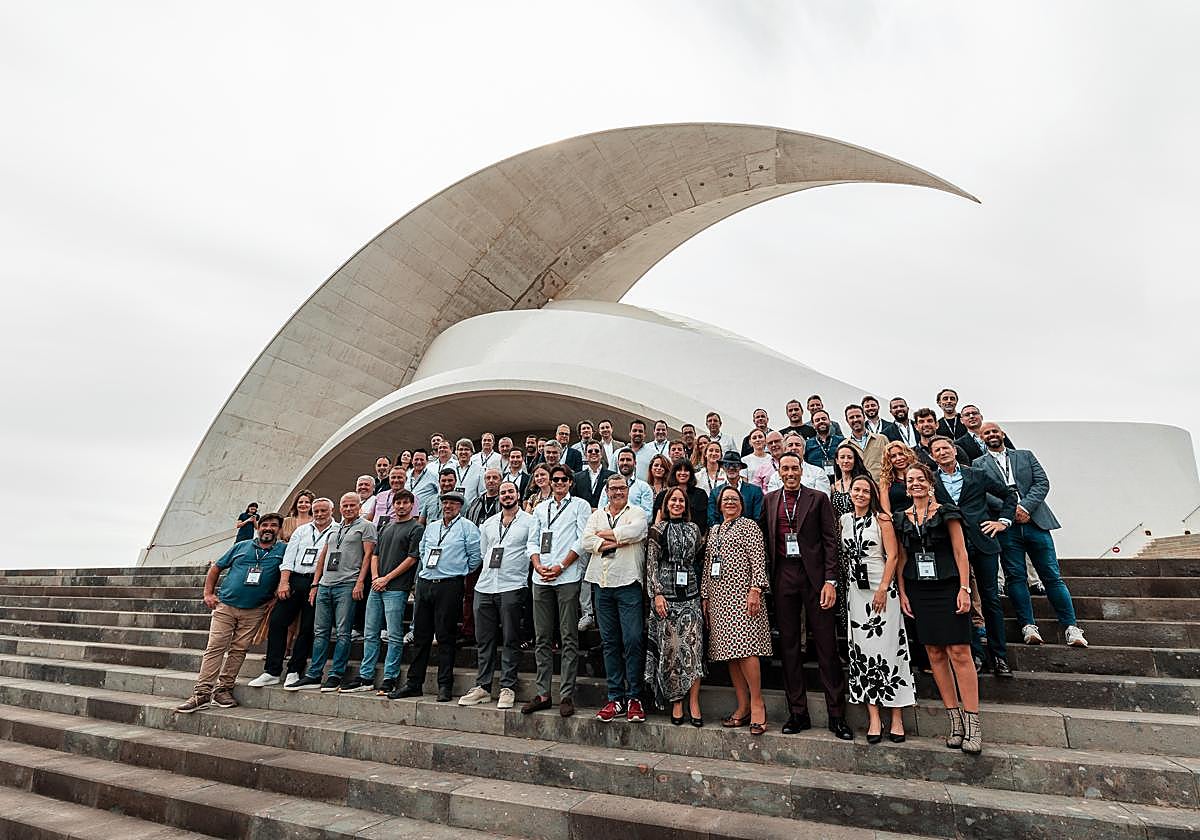 Bodegueros y equipo de La Cava de Piñero.
