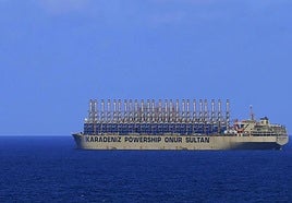 El buque 'Karadeniz Powership Onur Sultan', de la empresa turca Karpowership, similar pero de mayor tamaño al que se quiere instalar.