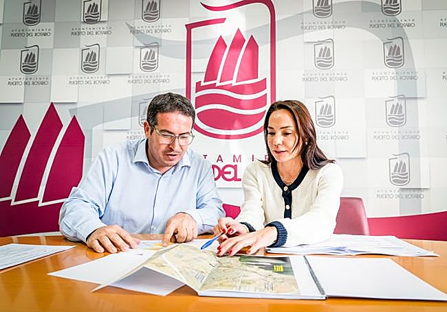 David de Vera, alcalde, y Ana Hernández, concejala de Urbanismo.