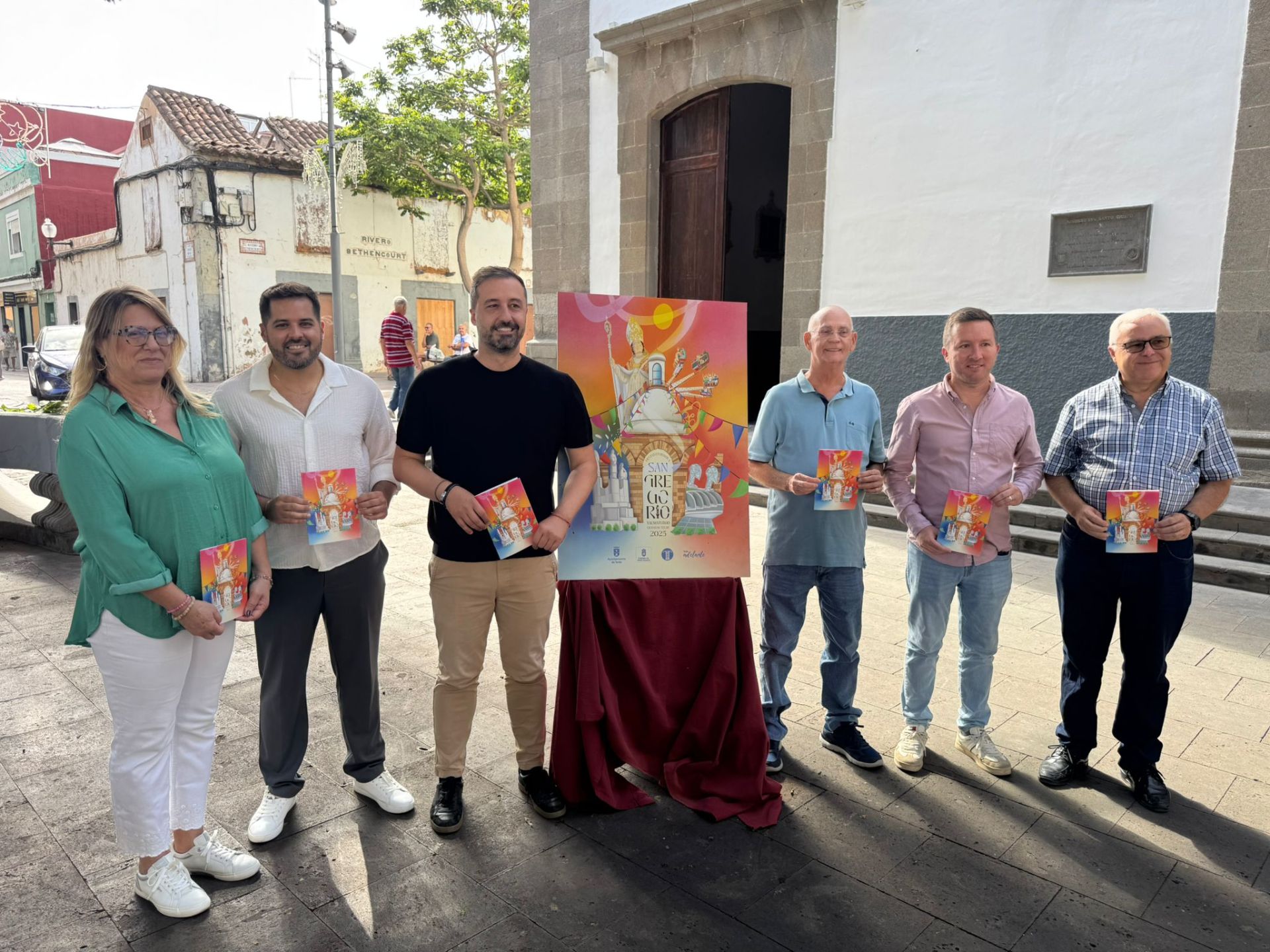 El programa de actos de las fiestas se presentó en la plaza de Los Llanos.