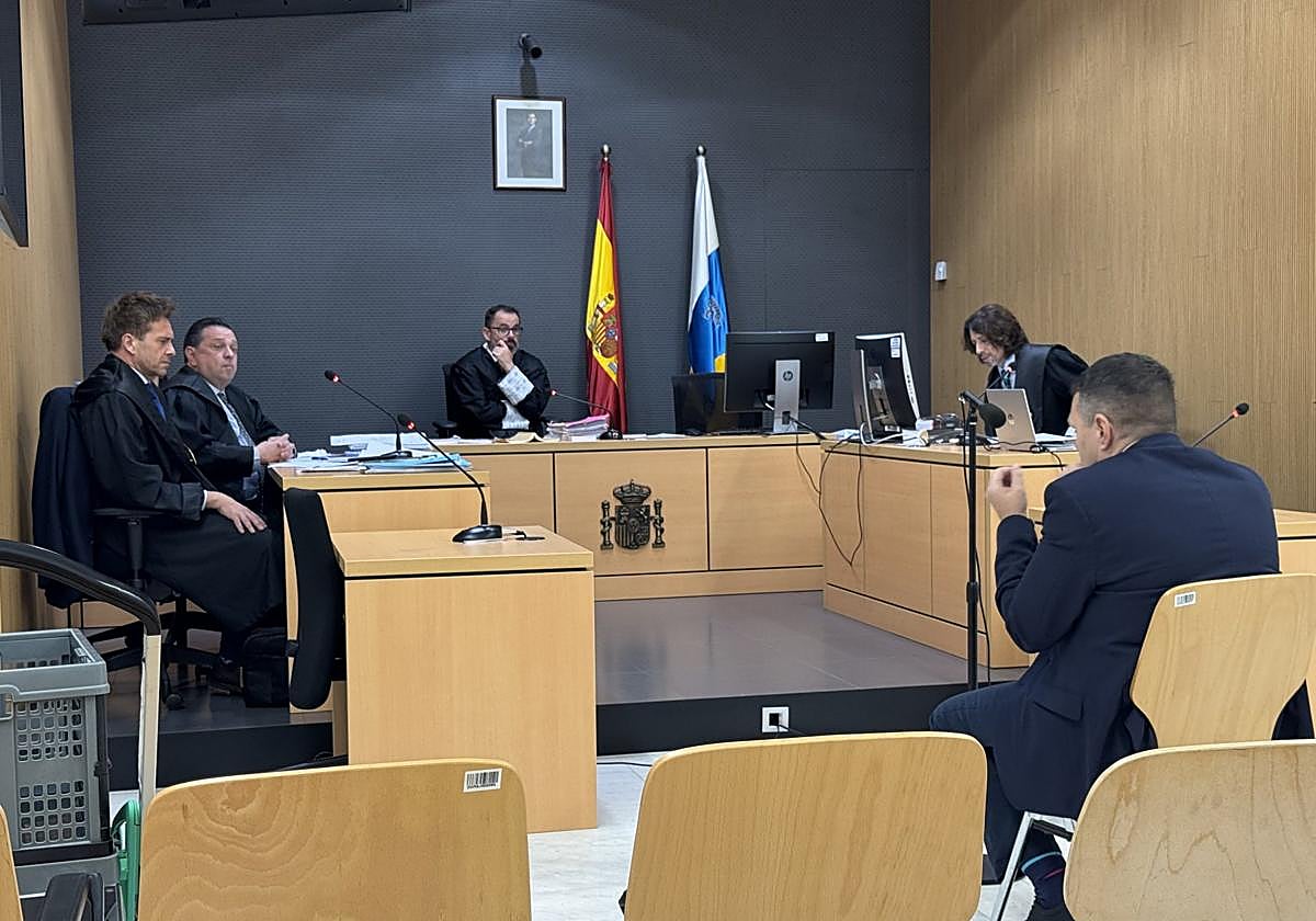 Condenan con multa a un profesor al que la Fiscalía pedía 12 años de ...