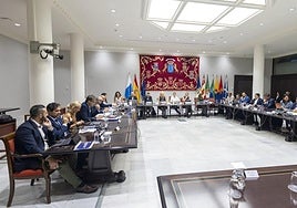 Esther Monzón presentó en comisión parlamentaria las cuentas de su departamento.