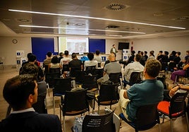 La sesión fue impartida por Antonio Matilla, responsable de deportistas profesionales de CaixaBank.