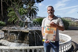 Marcos Ramírez, organizador de la feria, en el parque Fontana Rosa.