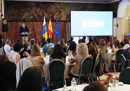 El consejero de Educación, Poli Suárez, en la inauguración del foro.