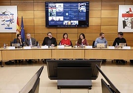 La ministra de Juventud e Infancia Sira Rego (c) junto al secretario de Estado de Juventud e Infancia, Rubén Pérez Correa (c-i) preside este viernes la Conferencia de Infancia.