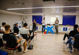 Sesión de educación financiera CaixaBank y CB Gran Canaria.