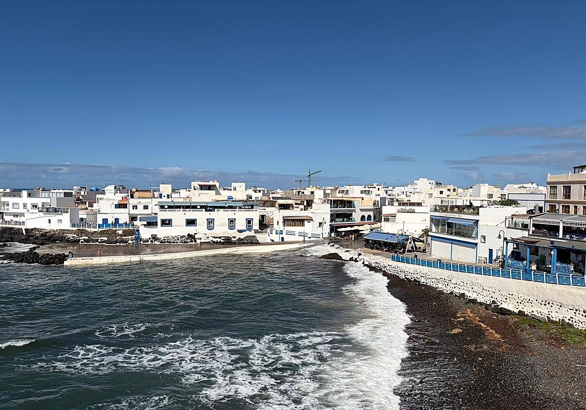El colegio de El Cotillo se quedó pequeño desde hace varios años.