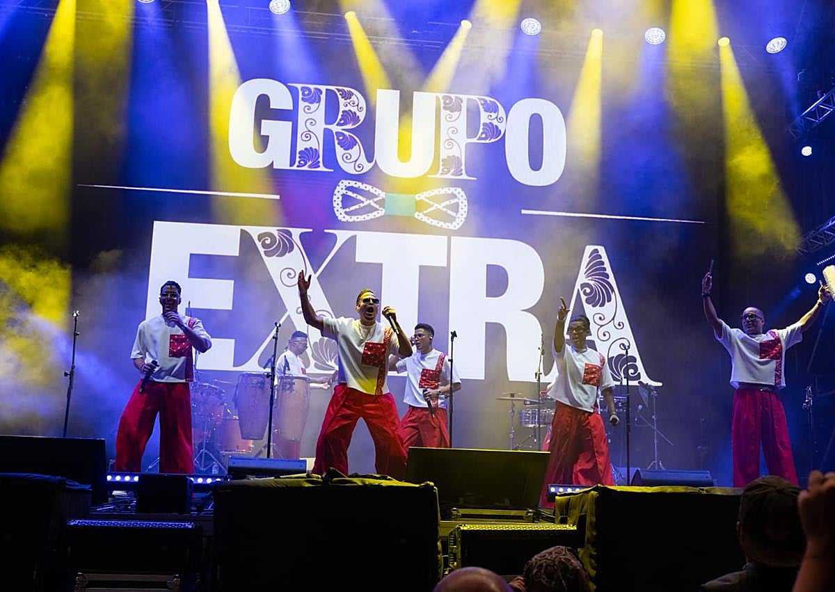 Imagen secundaria 1 - Unas 17.000 personas disfrutan de la primera noche del Festival Arena Negra