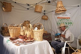 Imagen de uno de los puestos de artesanía de la Feria del Sureste.