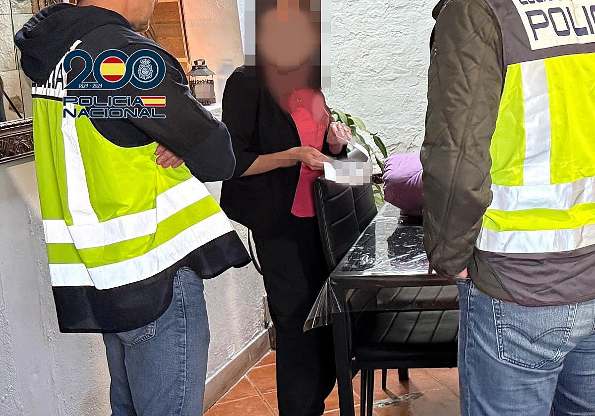 Detenida en Tenerife por estafar más de 20.000 euros a 50 personas con la venta de seguros falsos