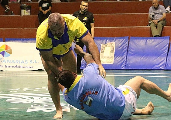 Rayco Santiago, en la luchada contra el Almogarén.