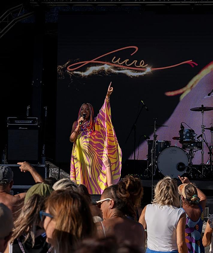 Imagen secundaria 2 - Abraham Mateo, Lucho RK y Lucrecia, sobre el escenario.