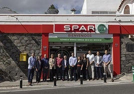 El equipo de SPAR Bandama en la reapertura de la tienda.