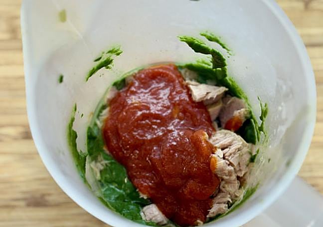 Añadimos la salsa de tomate