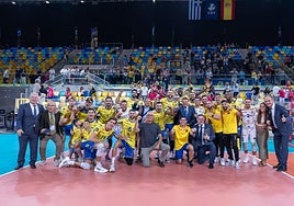 La plantilla, cuerpo técnico y directiva del Guaguas celebró el triunfo por todo lo alto en el Arena.