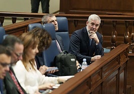 El presidente de Canarias, Fernando Clavijo, durante el pleno de este martes.