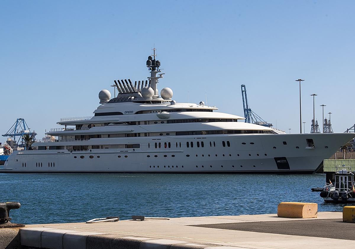 Imagen del yate Opera este miércoles en el Puerto de Las Palmas.