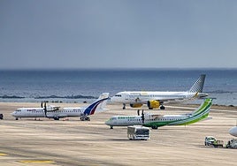 Aviones en el aeropuerto de Gran Canaria.