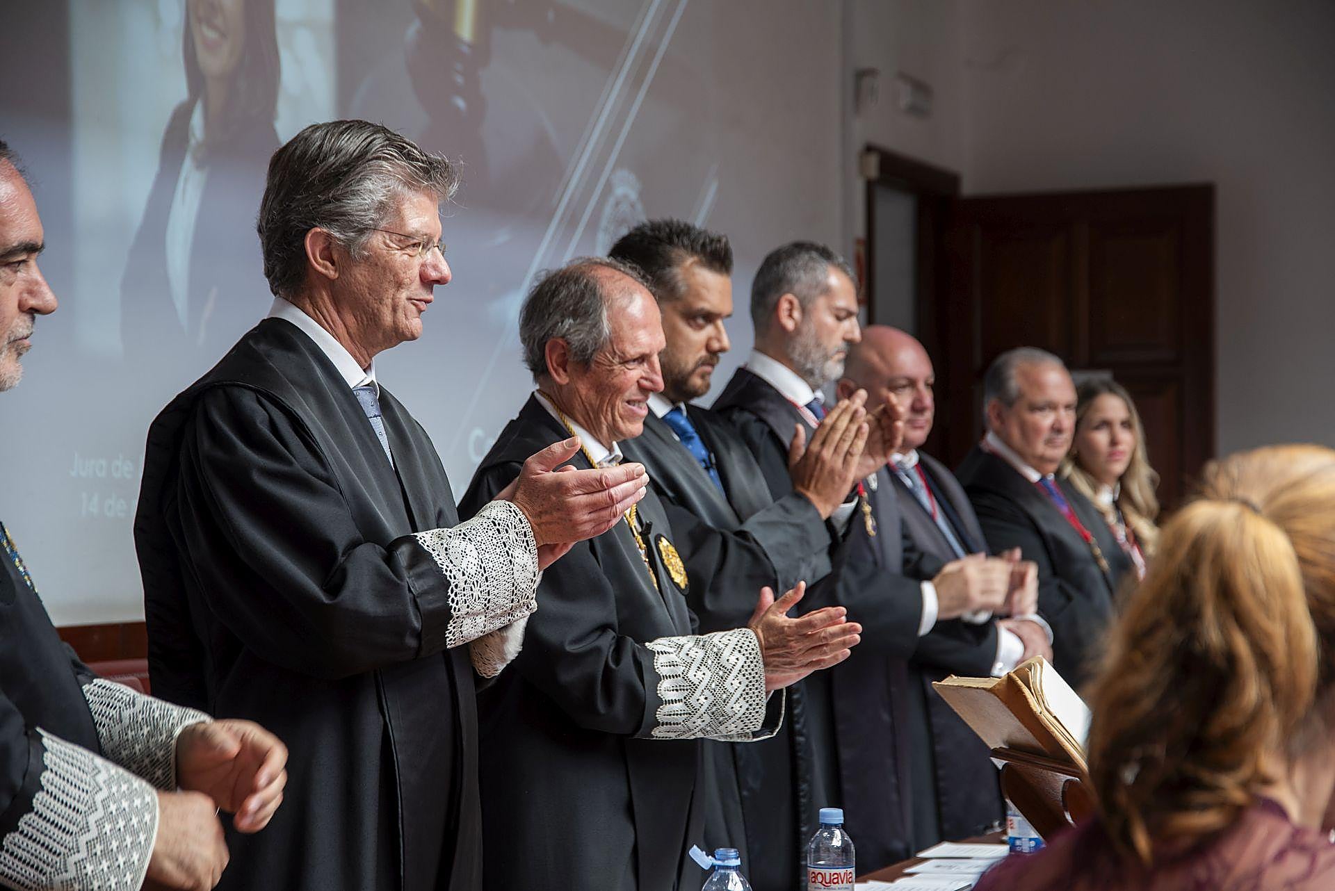 La jura de su profesión de los letrados en el Colegio de Abogados de Las Palmas, en imágenes