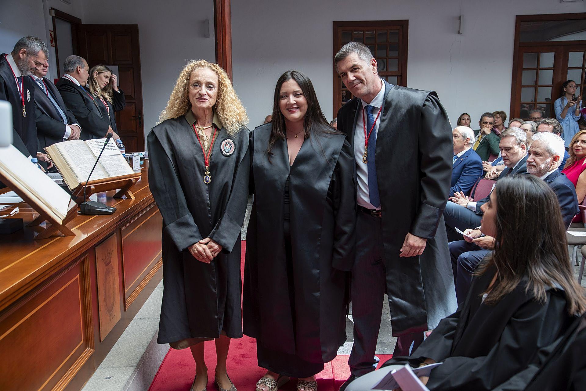 La jura de su profesión de los letrados en el Colegio de Abogados de Las Palmas, en imágenes