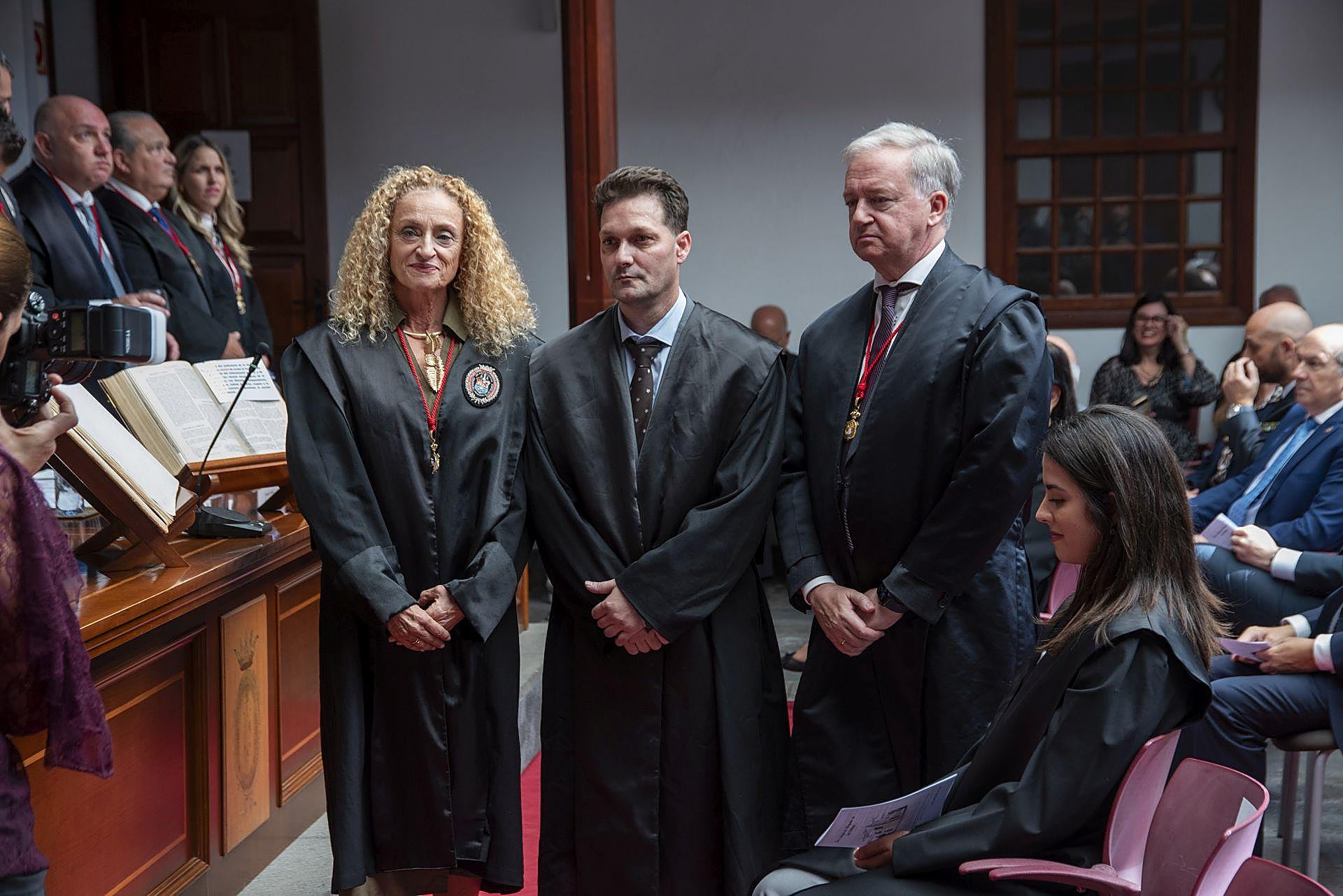 La jura de su profesión de los letrados en el Colegio de Abogados de Las Palmas, en imágenes