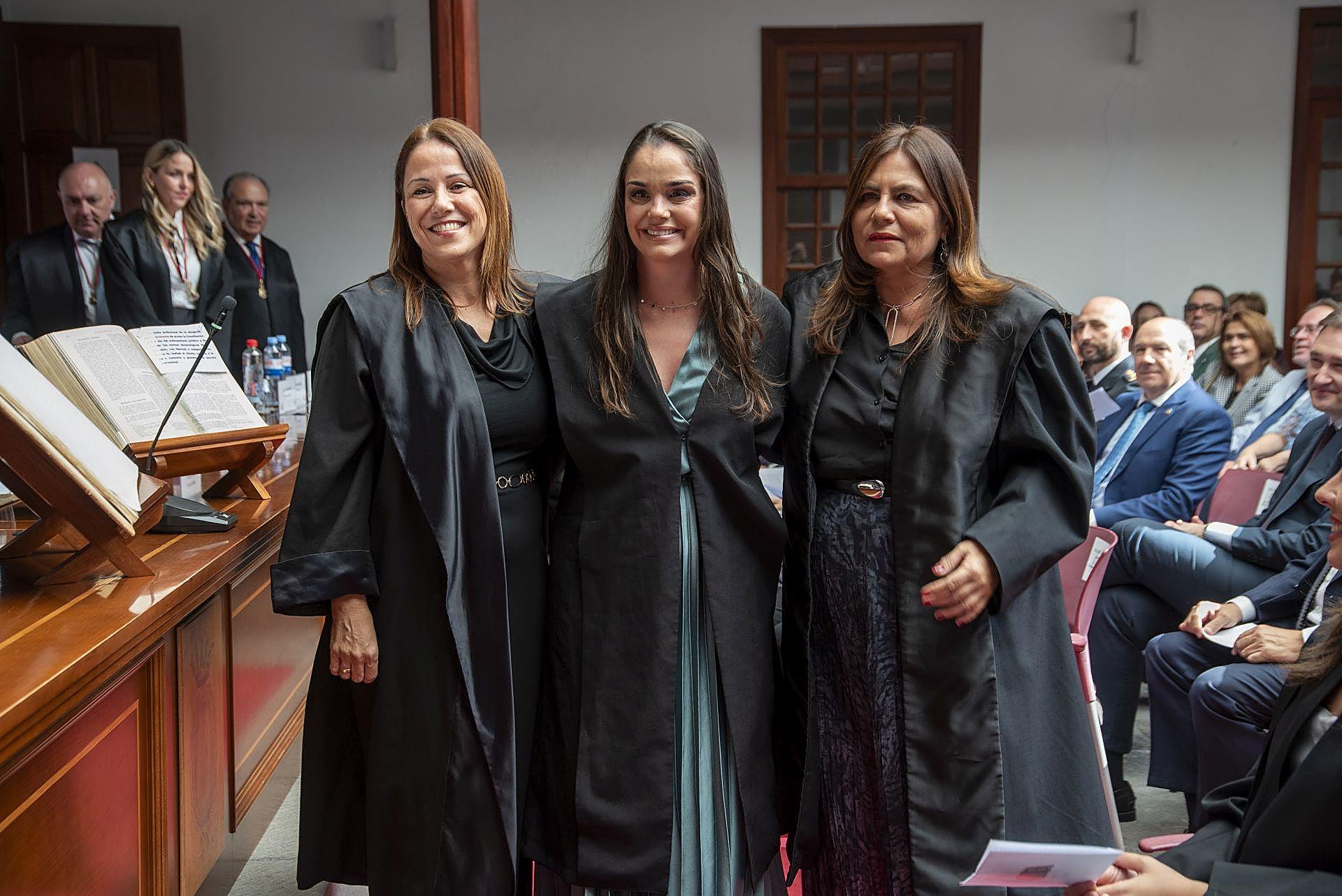 La jura de su profesión de los letrados en el Colegio de Abogados de Las Palmas, en imágenes