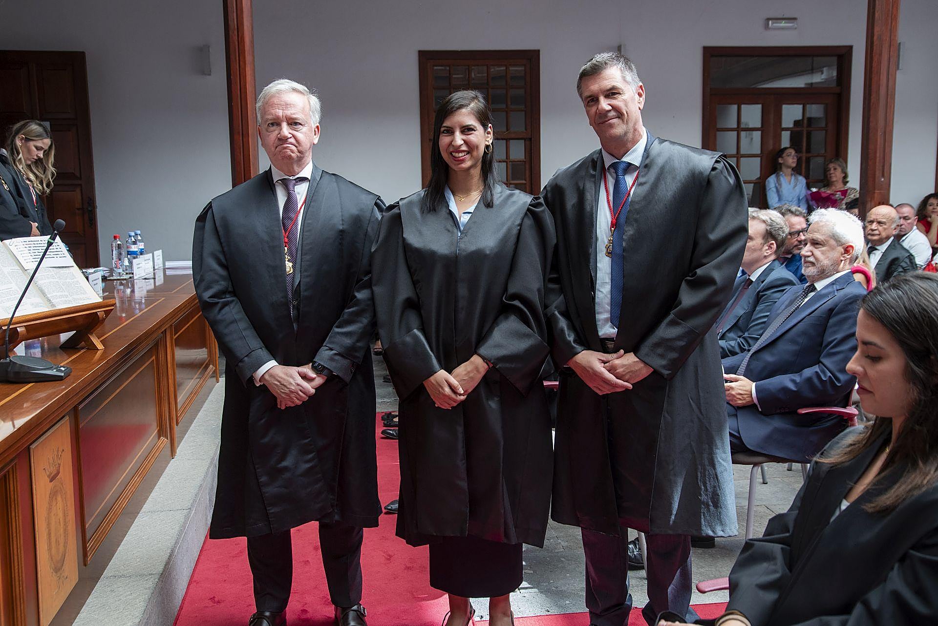 La jura de su profesión de los letrados en el Colegio de Abogados de Las Palmas, en imágenes