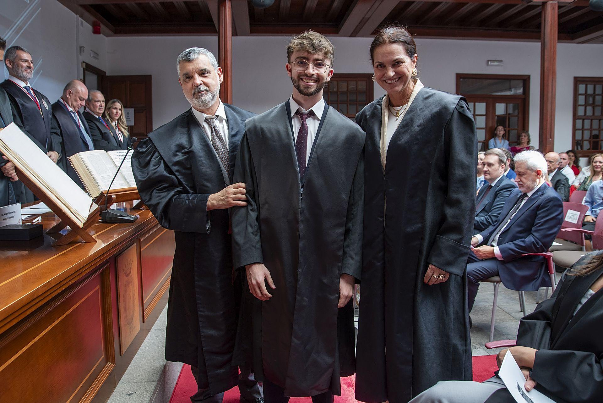 La jura de su profesión de los letrados en el Colegio de Abogados de Las Palmas, en imágenes