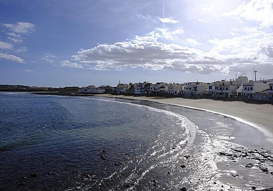 Cinco playas de Telde continúan cerradas por contaminación marina.