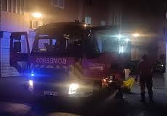 Bomberos de Arrecife, durante su actuación.