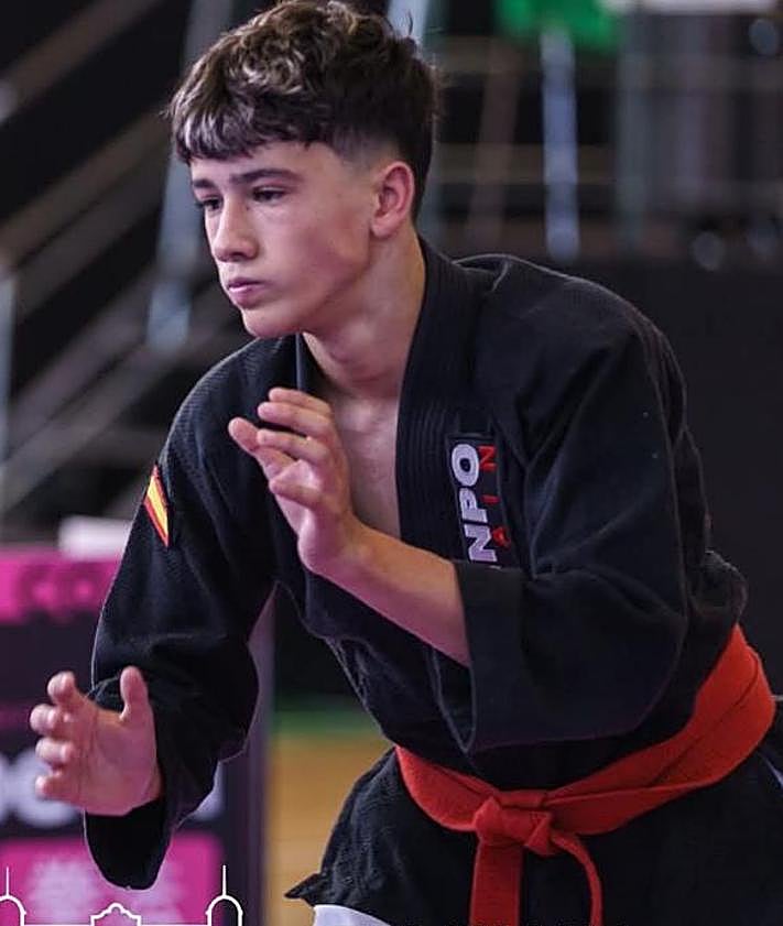 Imagen secundaria 2 - Leisy, Julio y Pablo en los distintos eventos nacionales e internacionales.