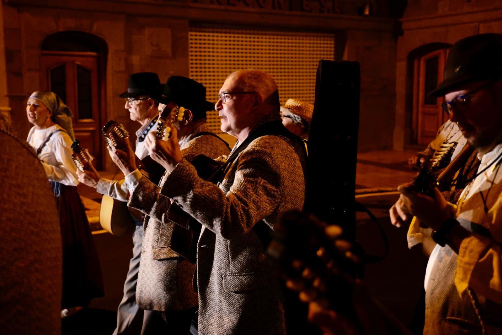 Miles de personas salen de romería en honor a San Gregorio