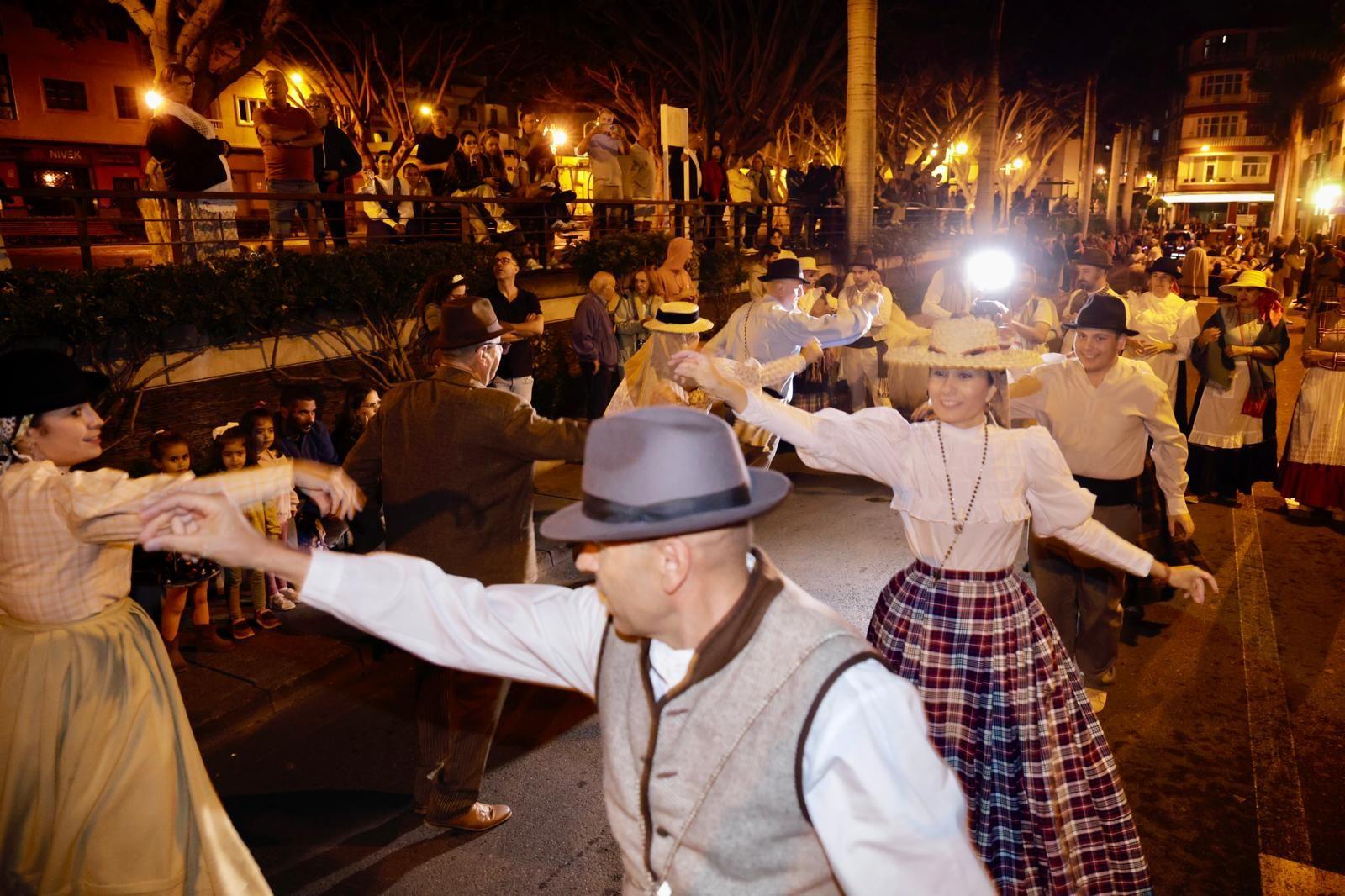 Miles de personas salen de romería en honor a San Gregorio