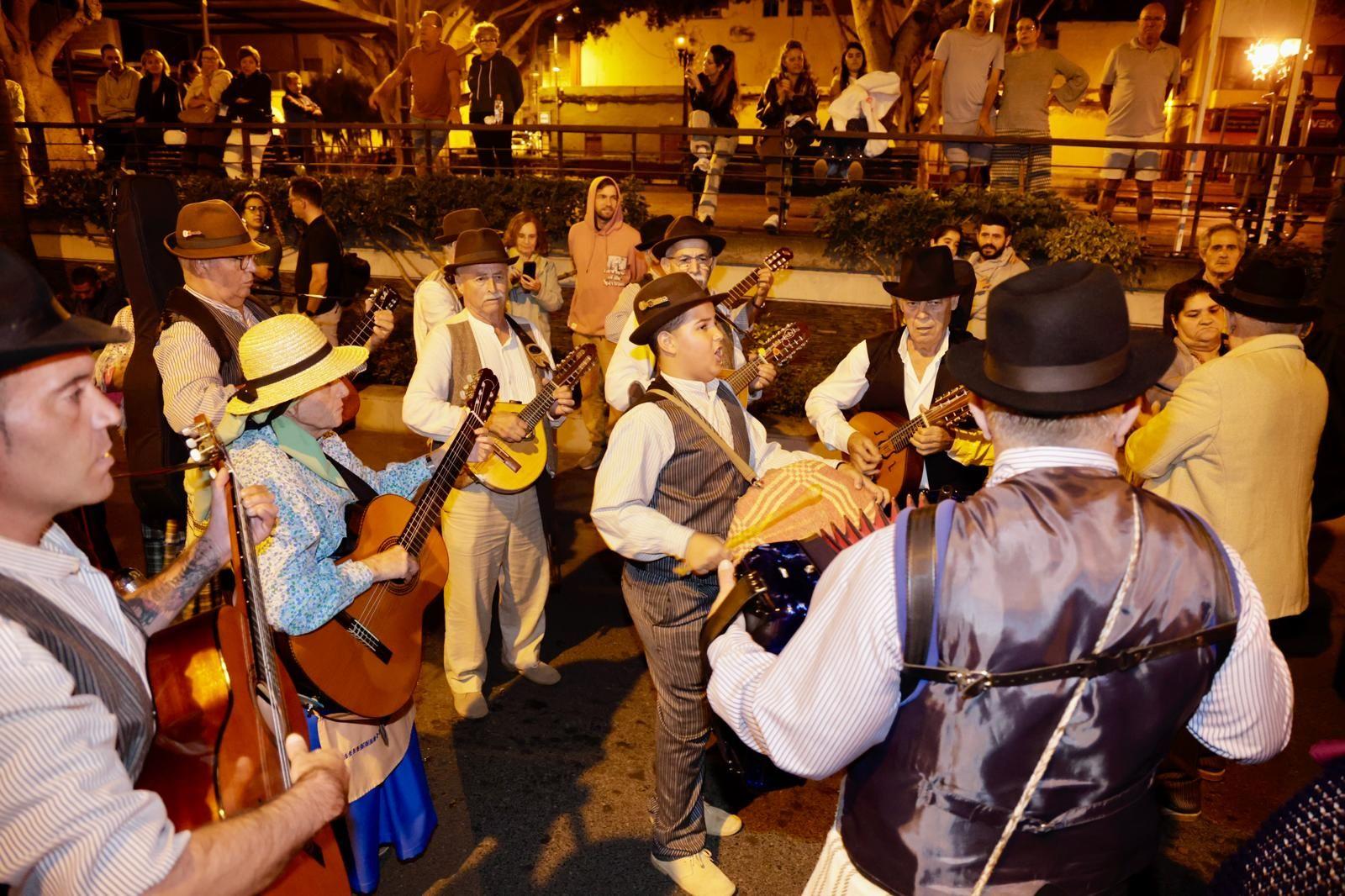 Miles de personas salen de romería en honor a San Gregorio
