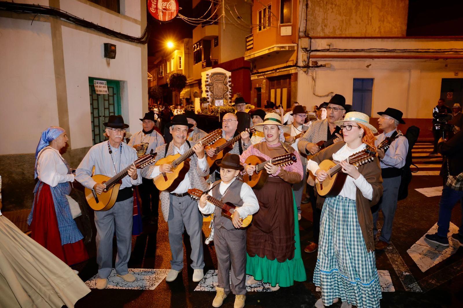Miles de personas salen de romería en honor a San Gregorio