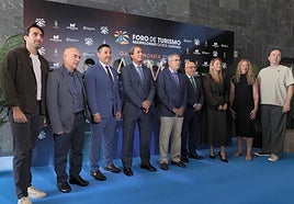 Foto de familia de los participantes en la inauguración del Foro de Turismo de Maspalomas.