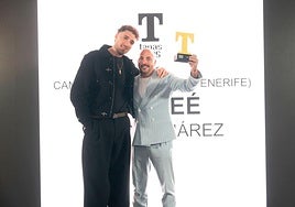 Víctor Suárez a la derecha de la imagen