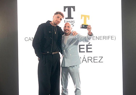 Víctor Suárez a la derecha de la imagen