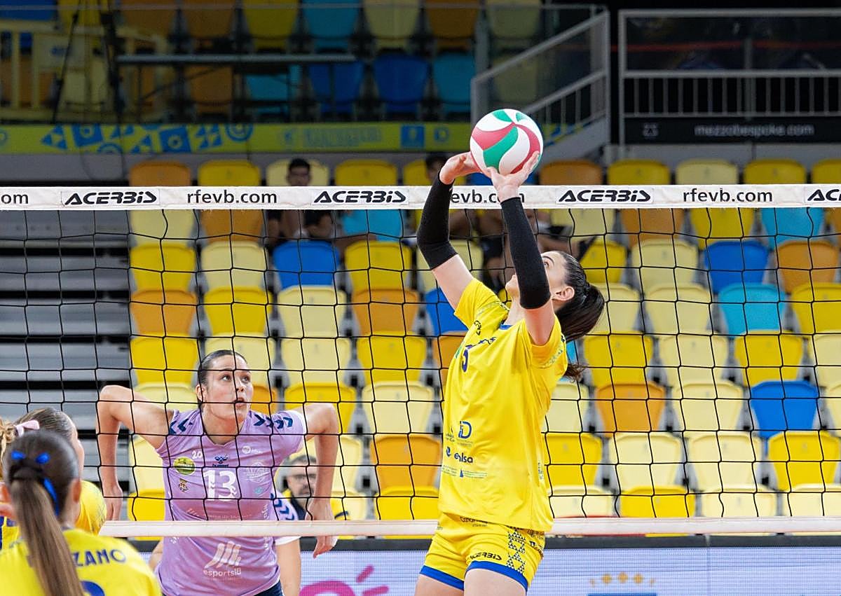 Imagen secundaria 1 - Campanada del CV Emalsa Gran Canaria, que tumba a líder Menorca